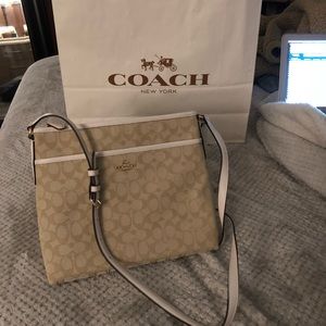AUTHENTIC COACH CROSS BODY PURSE